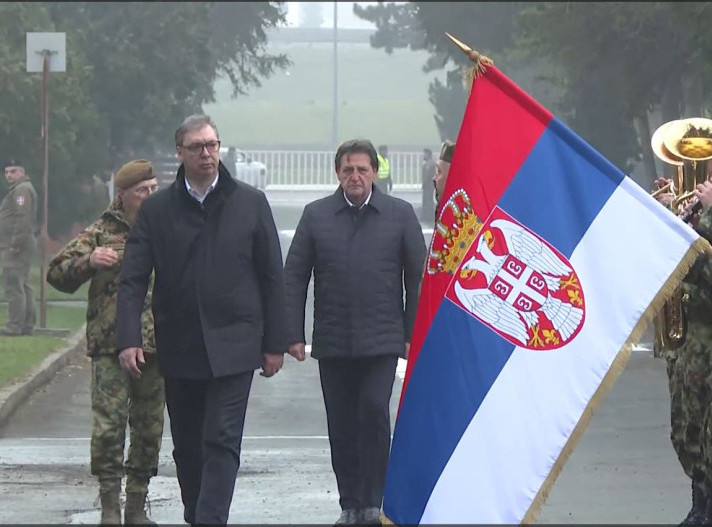 Vučić nastavio posetu Nišu obilaskom kasarne "Mija Stanimirović"