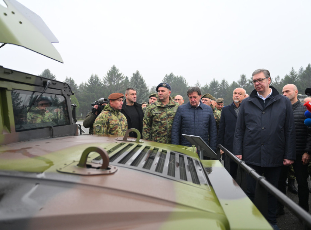 Vučić: Značajno veći priliv novih vojnika nego prethodnih godina