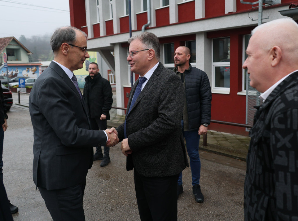 Premijer Macut u Ražnju: Ravnomerni regionalni razvoj Srbije jedan od glavnih pravaca u radu