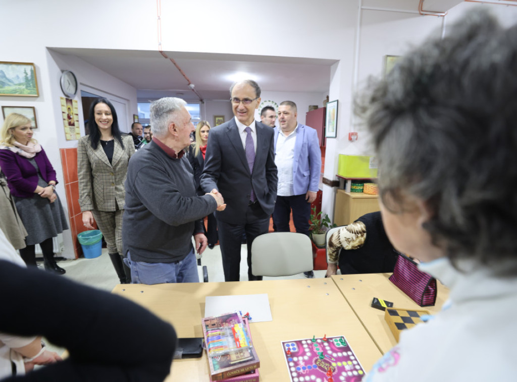 Premijer Macut: Vlada će biti prisutnija u mestima širom Srbije, za još bolje rezultate
