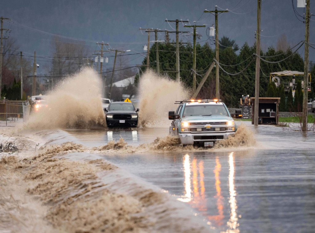 Poplave u Kanadi uzele maha, naređena evakuacija ljudi