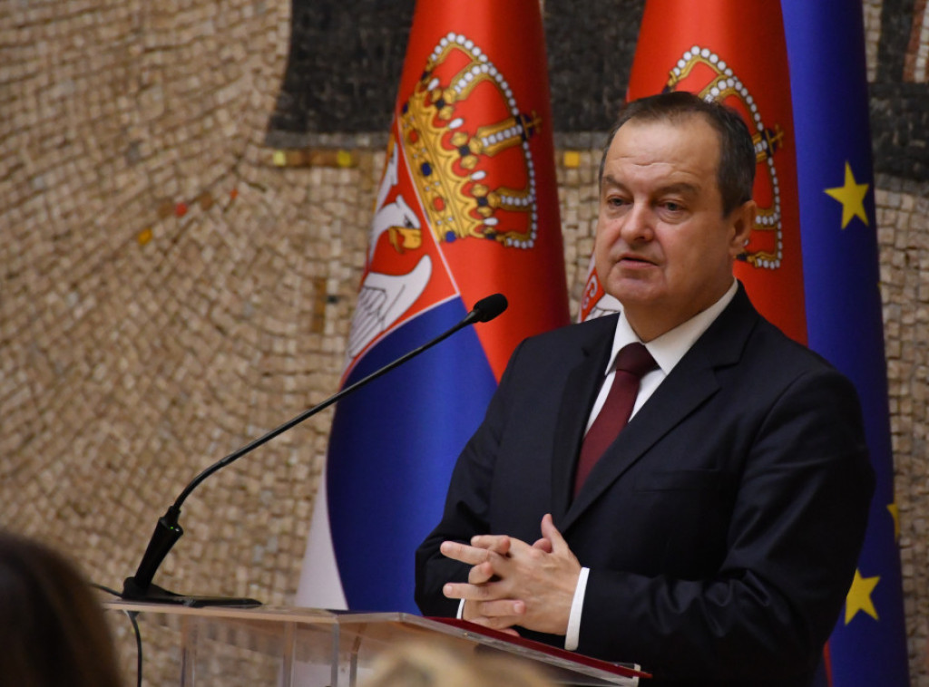 Ivica Dačić prisustvovao promociji 18. klase Osnovne obuke vatrogasno - spasilačkih jedinica