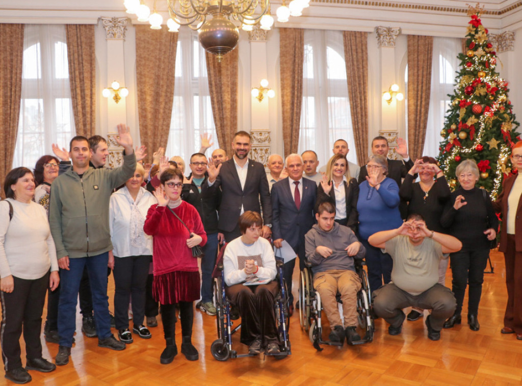Žarko Mićin ugostio decu i mlade sa poteškoćama u razvoju sa Kosova i Metohije