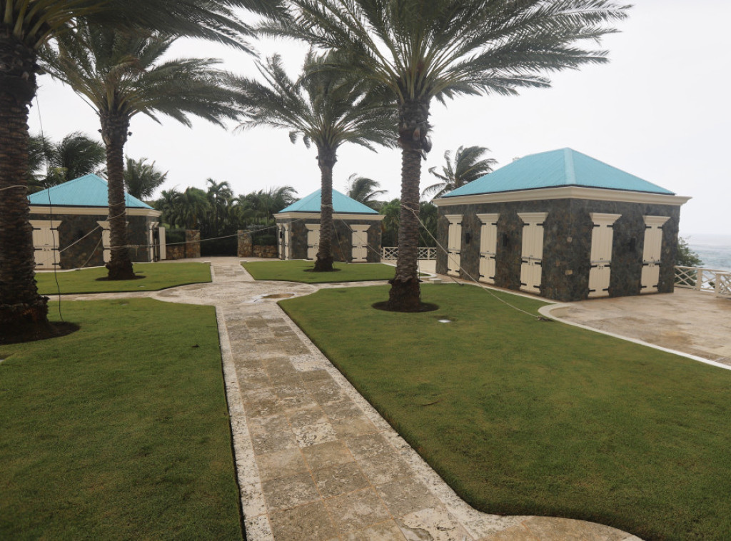 Objavljene nove fotografije sa Epstinovog imanja na kojima su Tramp, Klinton, Gejts