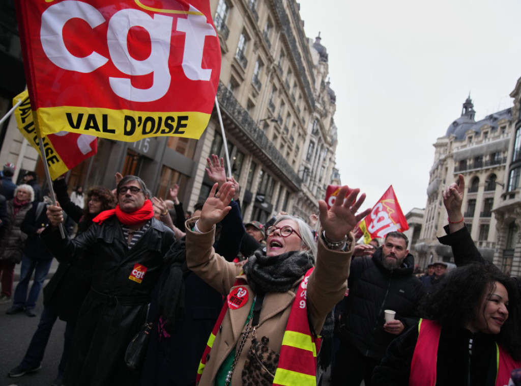 Poljoprivrednici u Francuskoj protestuju zbog politike klanja goveda pogođenih dermatitisom