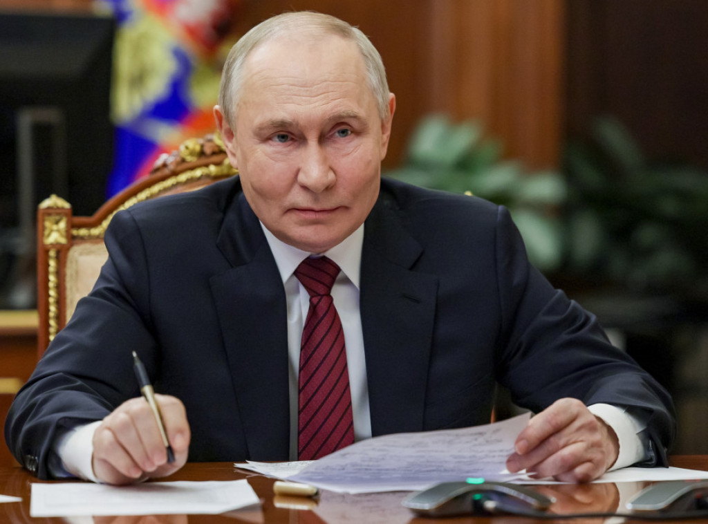 Pravila Putinove emisije: Zabranjeni vejpovi, prenosne baterije za punjenje, tečnosti