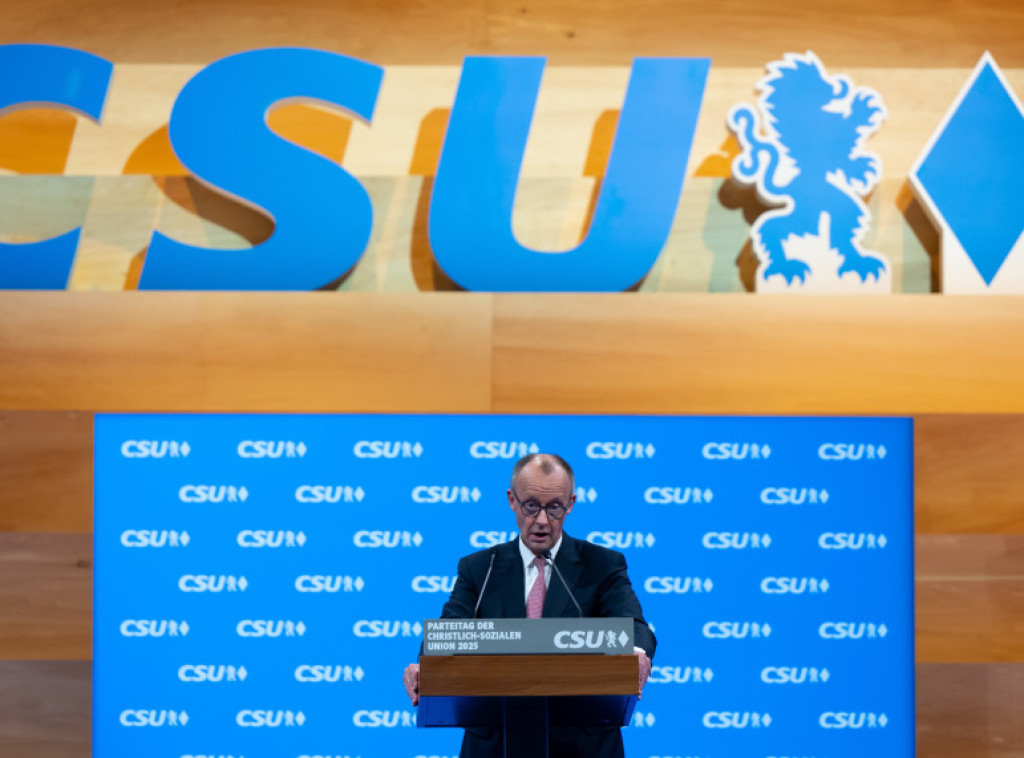 Merc na stranačkom skupu uporedio Merkel sa Čemberlenom, a Putina sa Hitlerom