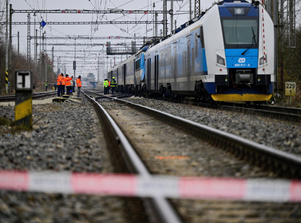 Rusija: Oko 300 ljudi otklanja posledice sudara lokomotive i teretnog voza