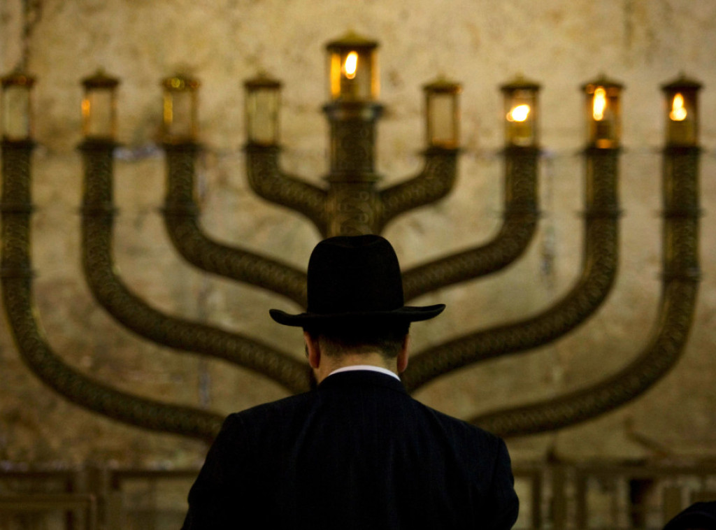 Sa zalaskom sunca danas počinje proslava jevrejskog praznika svetlosti Hanuka