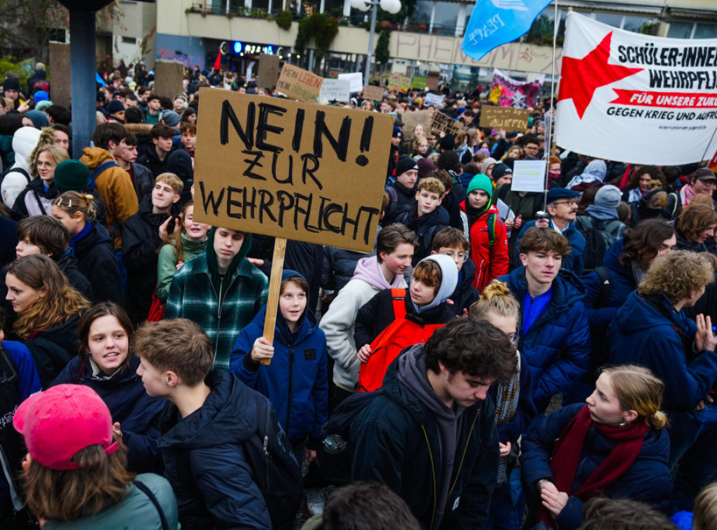Osam policajaca povređeno tokom levičarskih demonstracija u Berlinu