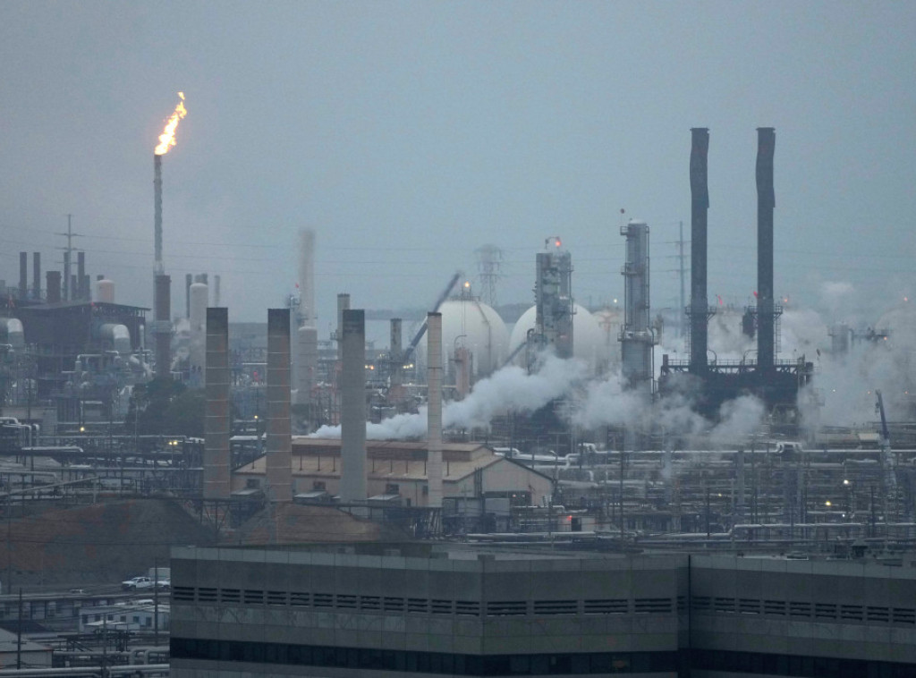 Ukrajinski generalštab: U napadima oštećeni ruska rafinerija i skladište nafte