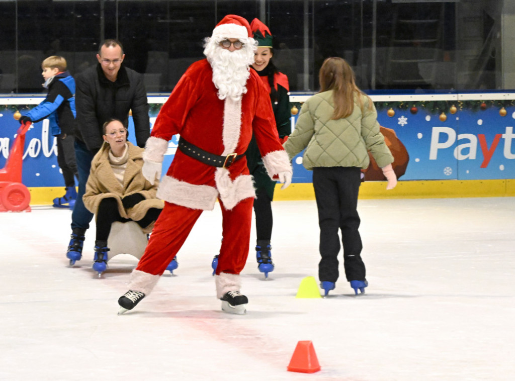 ASEE ledena čarolija: Humanitarno klizanje u Beogradu za SOS Dečija sela Srbije