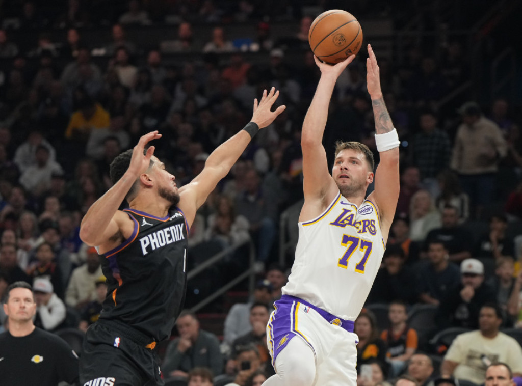 Košarkaši LA Lejkersa pobedili Finiks, Atlanta savladala Filadelfiju u NBA ligi