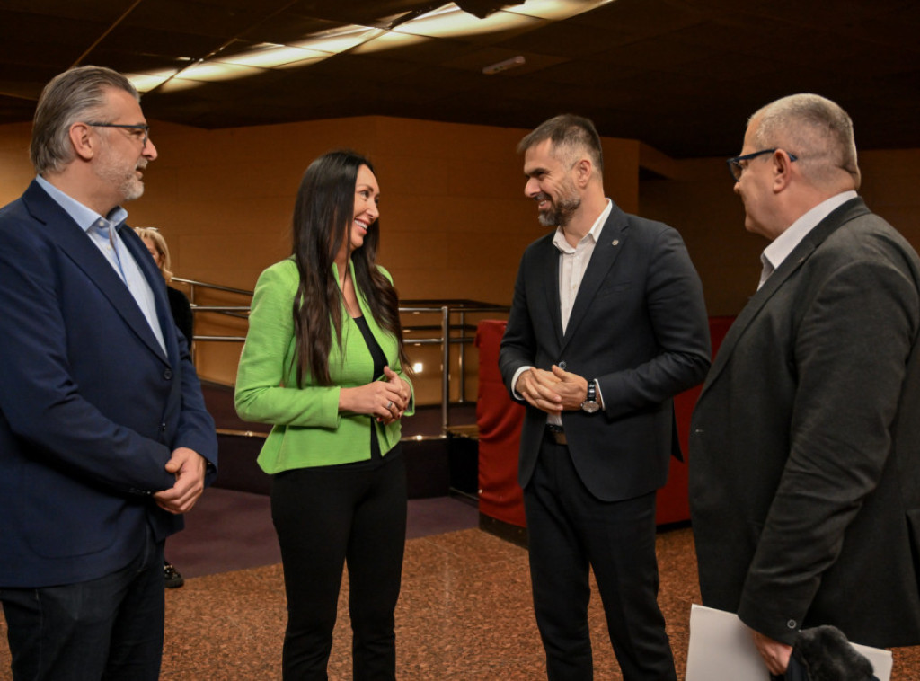 Gradonačelnik Novog Sada i upravnica SNP-a potpisali sporazum o uvođenju klasične muzike u gradski prevoz