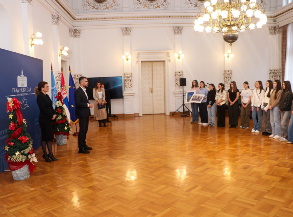 Žarko Mićin ugostio 50 najboljih đaka iz novosadskih osnovnih škola koji su putovali na Krf