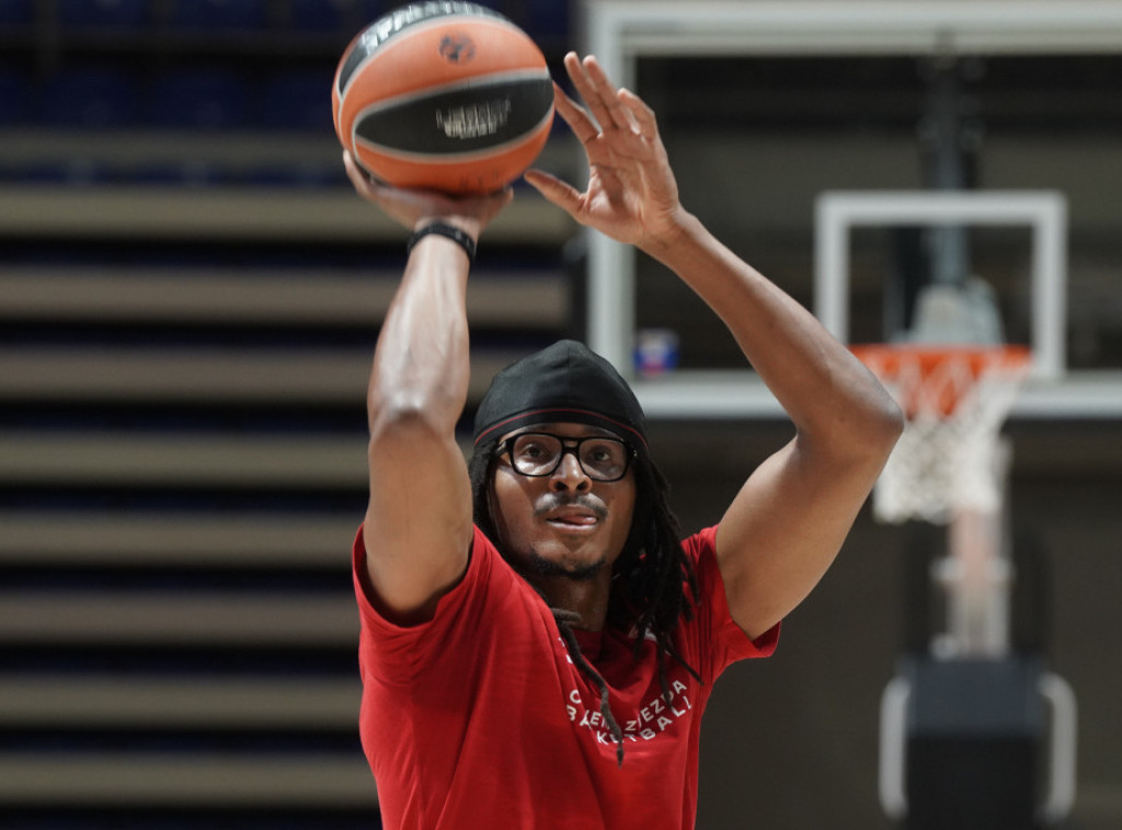 Košarkaši Crvene zvezde Čima Moneke i Ognjen Dobrić neće igrati protiv Hapoela