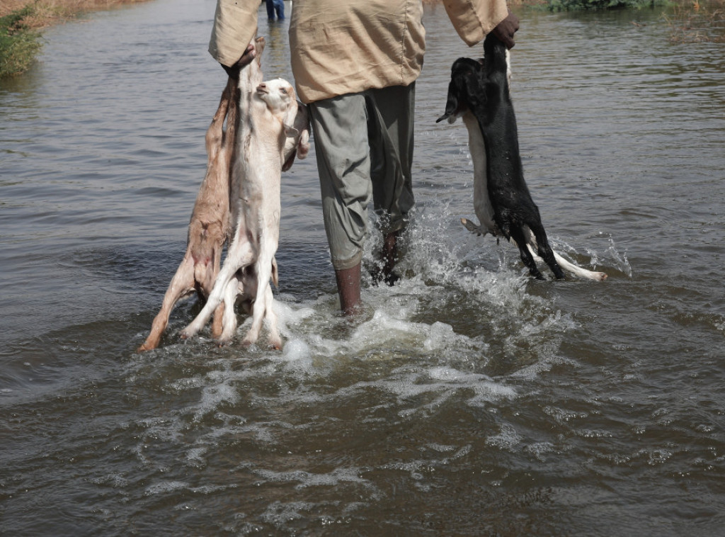 Najmanje 20 osoba stradalo, a više od 20 nestalo u poplavama u Boliviji