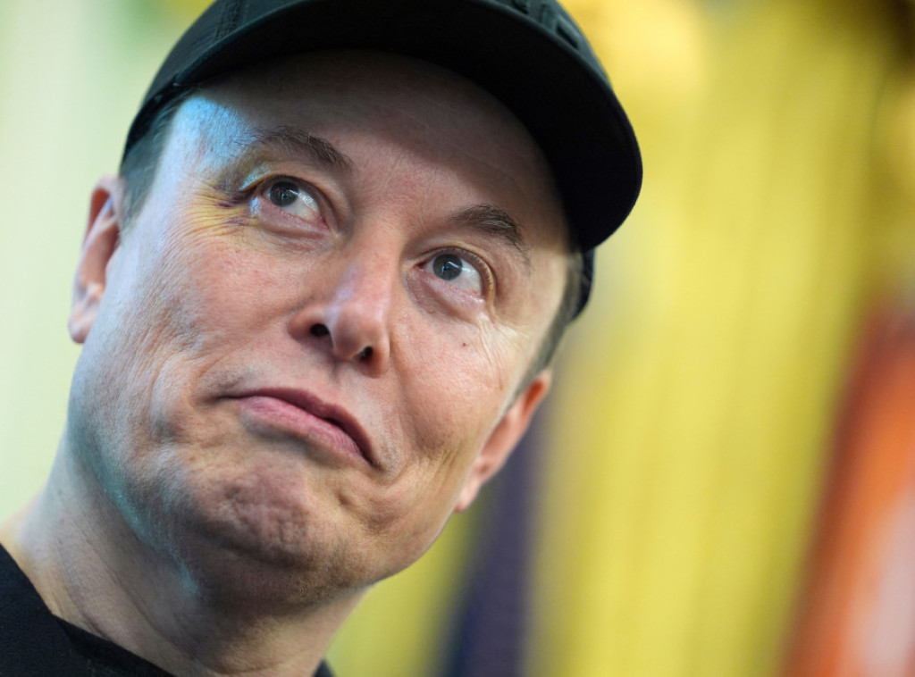 Akcije Tesle skočile nakon što je Mask potvrdio testiranje bespilotnog robo-taksija