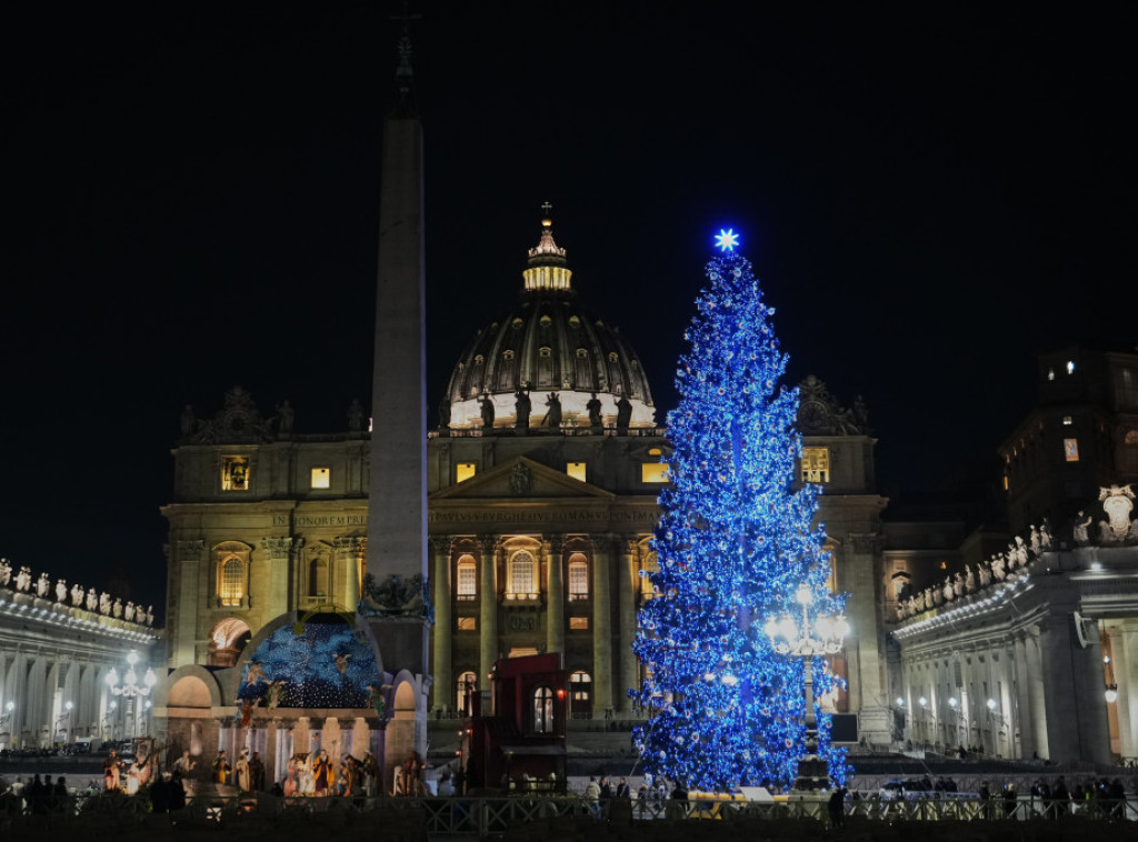 Vatikan otkrio jaslice i osvetlio božićnu jelku na Trgu svetog Petra