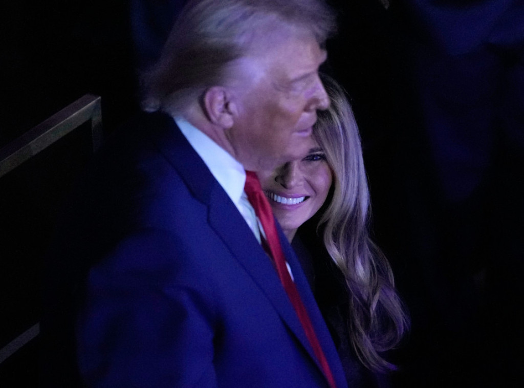 Tramp pohvalio Melaniju zbog božićne dekoracije Bele kuće nakon prethodnih kritika