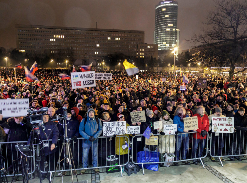 Slovačka: Protesti protiv oduka Vlade koje se smatraju štetnim po vladavinu prava