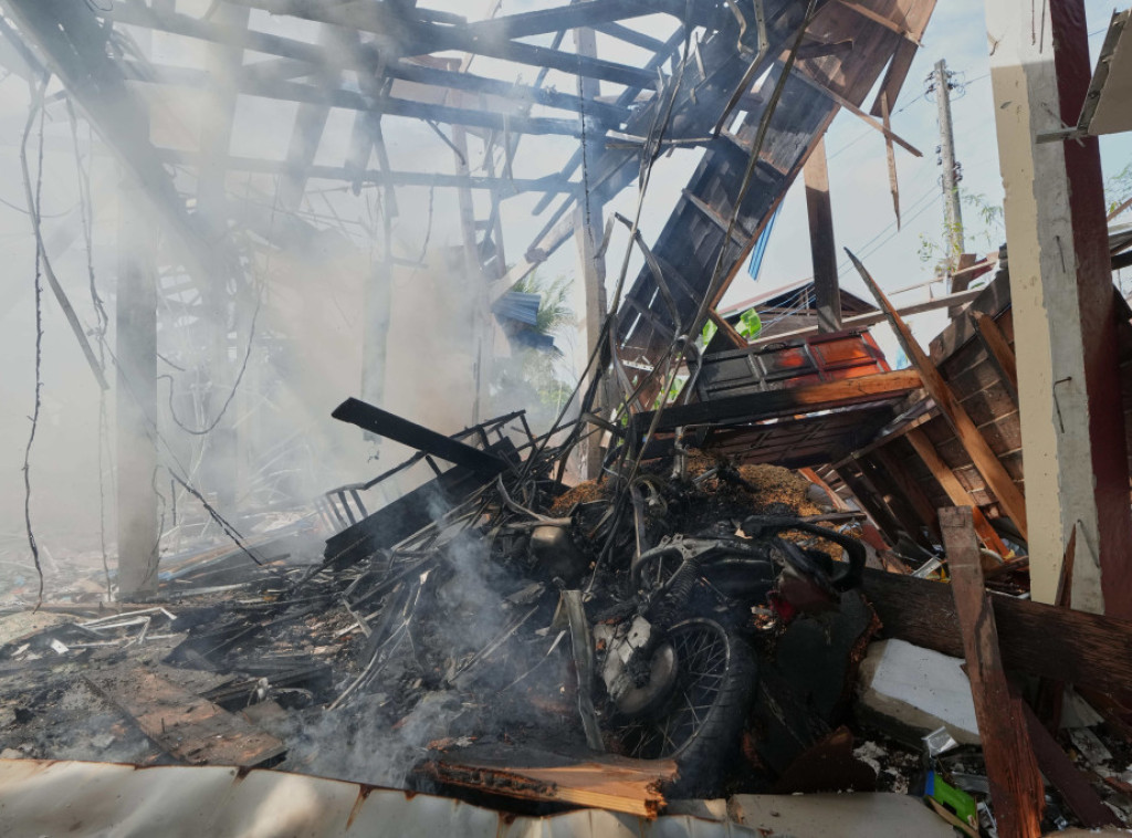 Kambodža optužuje Tajland da nastavlja sa napadima, dok broj civilnih žrtava raste