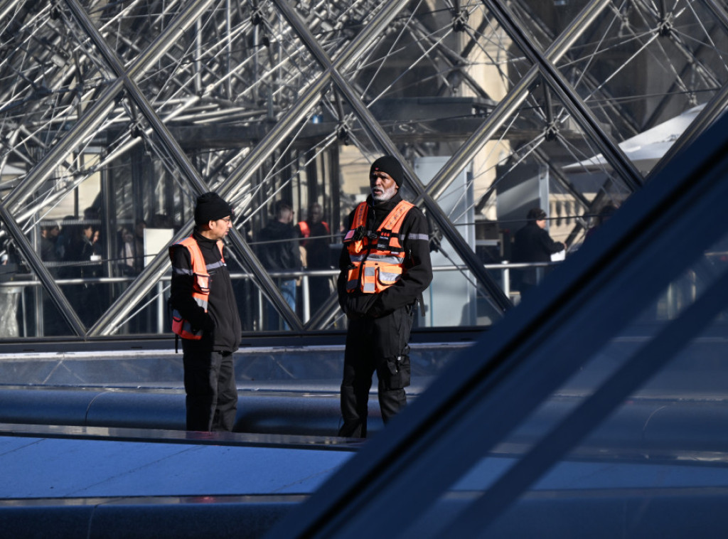 Štrajk zaposlenih u Luvru se nastavlja, muzej delimično otvoren