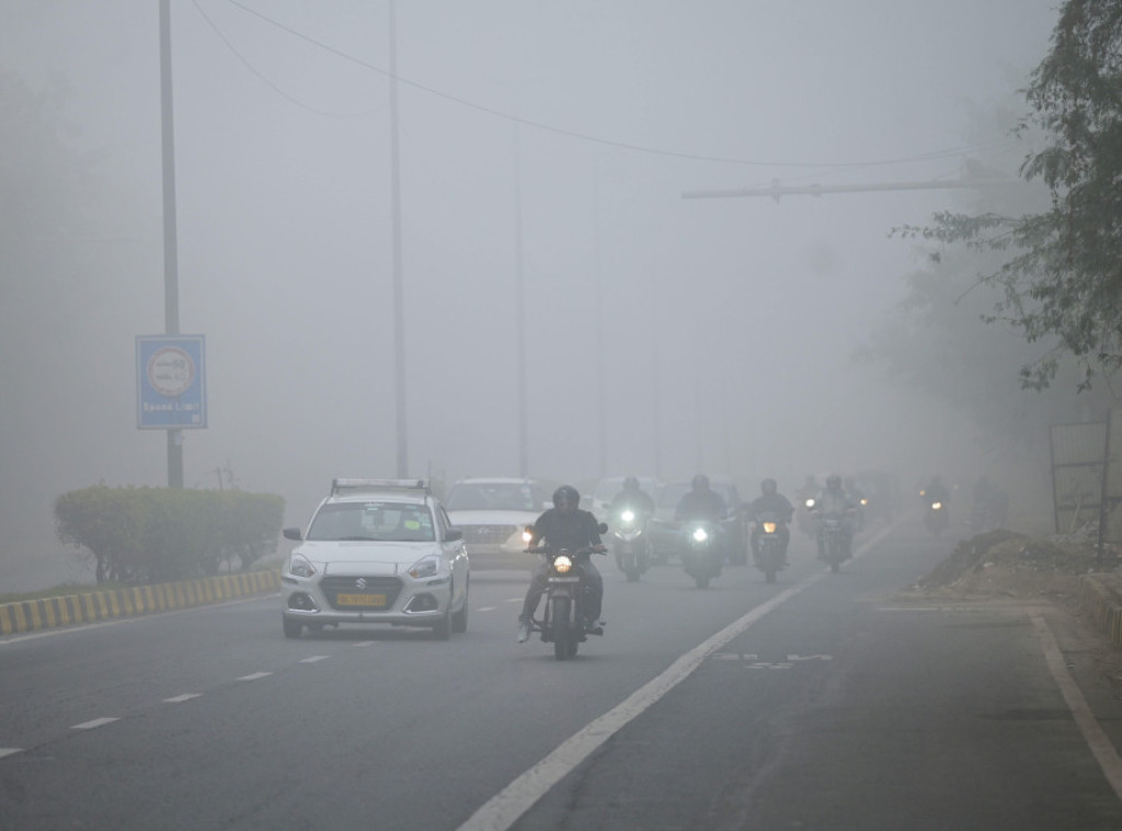 Indija ograničava broj vozila i prisustvo u kancelarijama kako bi smanjila zagađenje