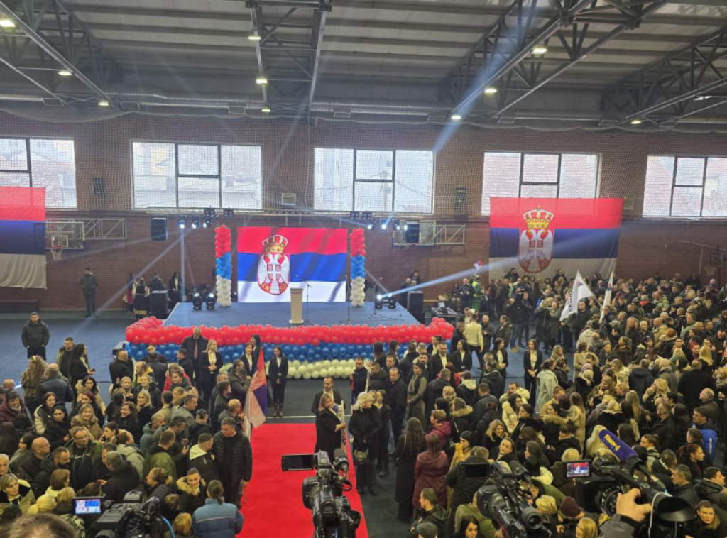 U prepunoj Hali sportova u Kosovskoj Mitrovici počeo miting Srpske liste, uz himnu Srbije i srpske trobojke