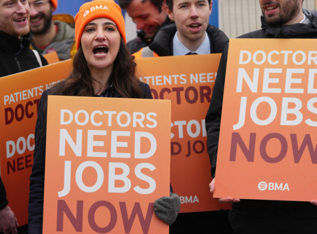 Lekari u Engleskoj započeli petodnevni štrajk zbog plata i uslova rada