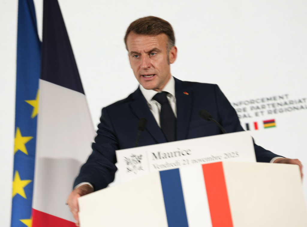 Emanuel Makron zatražio od Fejsbuka da ukloni video generisan AI o navodnom vojnom puču