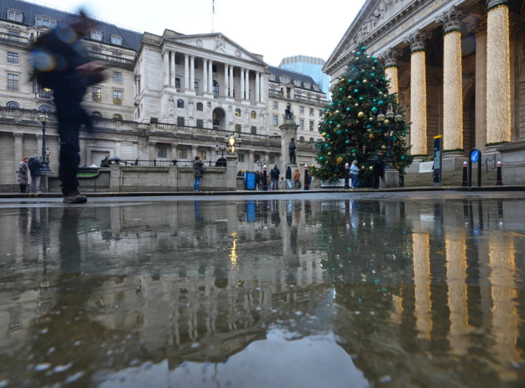 Banka Engleske tesnom većinom snizila kamatnu stopu za 25 baznih poena na 3,75 odsto