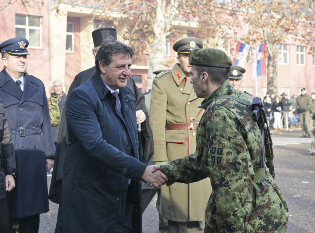 Gašić prisustvovao polaganju zakletve vojnika i polaznika kursa za podoficire
