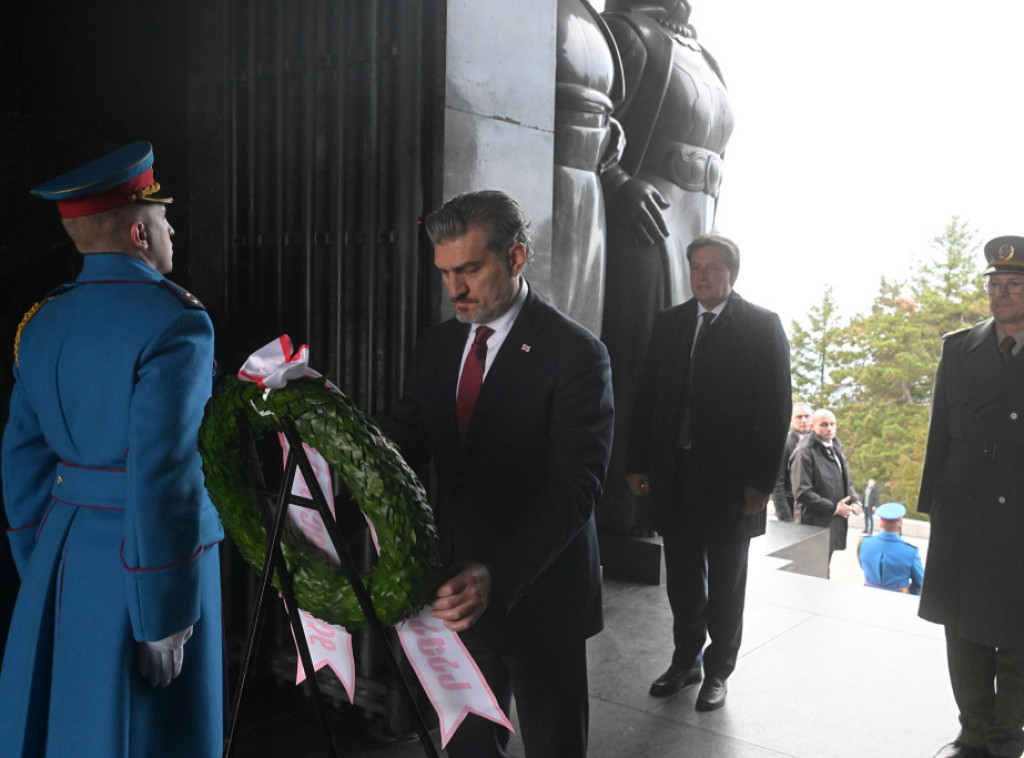 Predsednik Gruzije Kavelašvili položio venac na Spomenik neznanom junaku na Avali