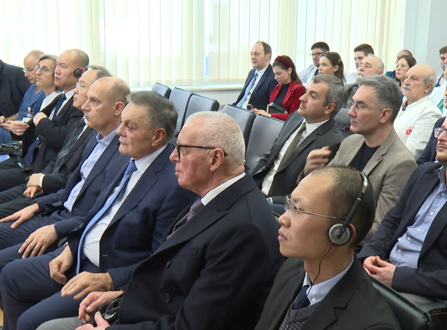 Na Institutu za kardiovaskularne bolesti  "Dedinje" izvedena prva robotski asistirana operacija na srcu