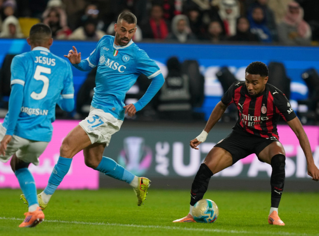 Fudbaleri Napolija bolji od Milana za plasman u finale Superkupa Italije