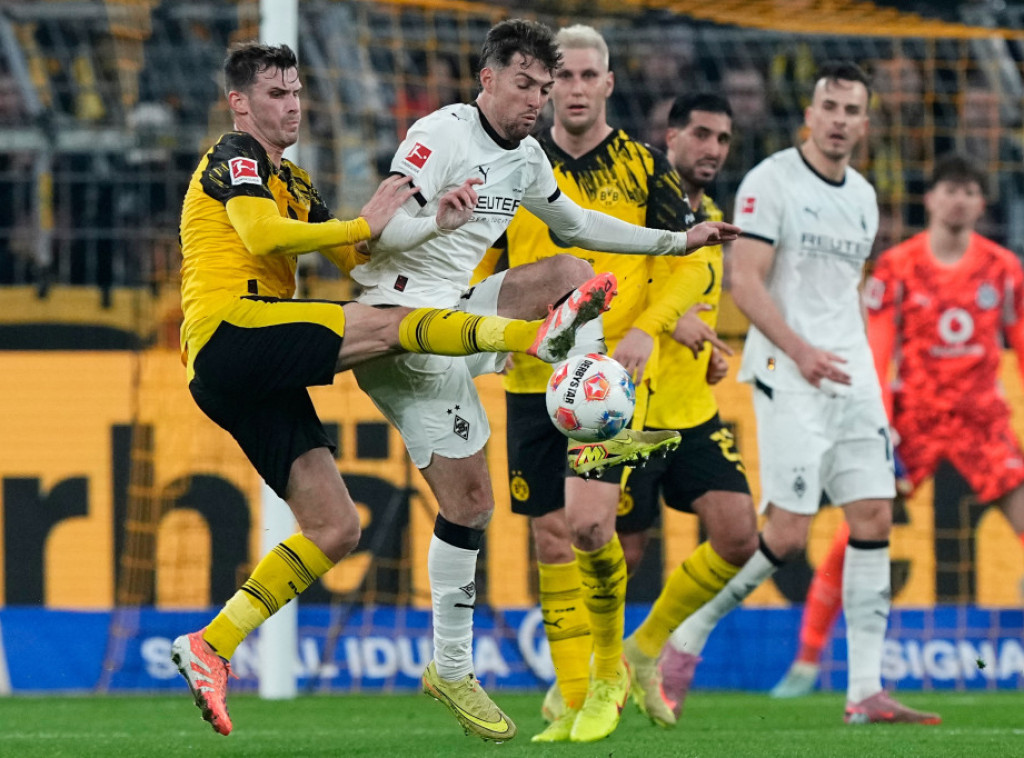 Fudbaleri Borusije Dortmund pobedili Borusiju Menhengladbah u 15. kolu Bundeslige