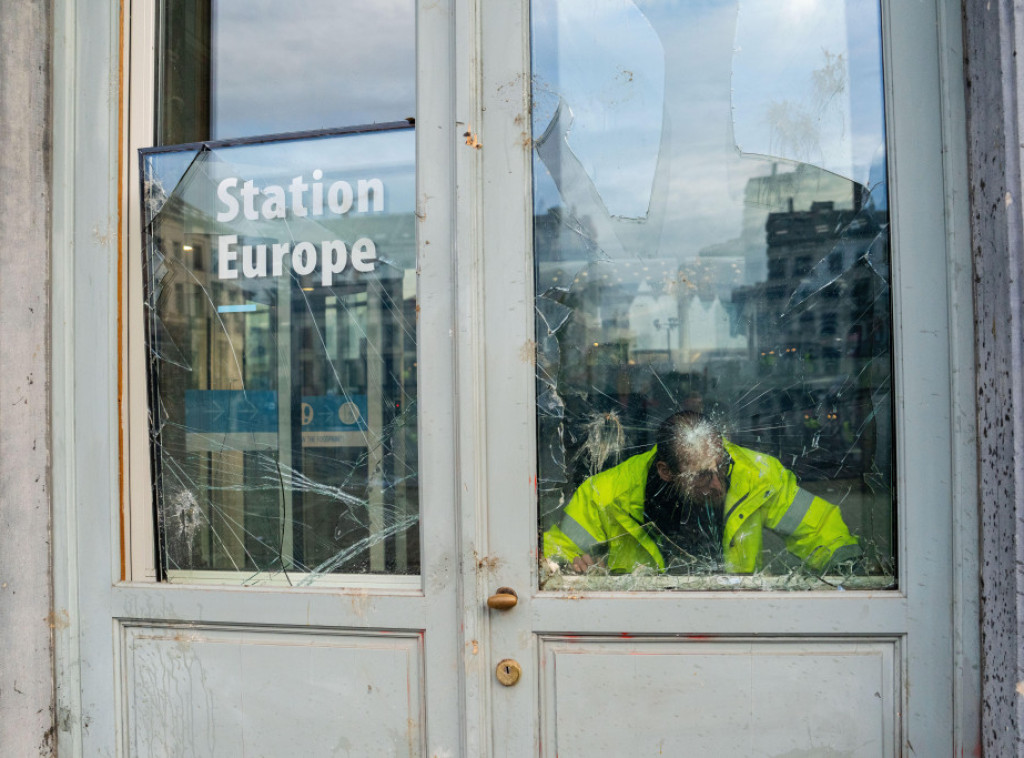 Brisel: Vandalizovan poljski konzulat, ispisani uvredljivi politički slogani