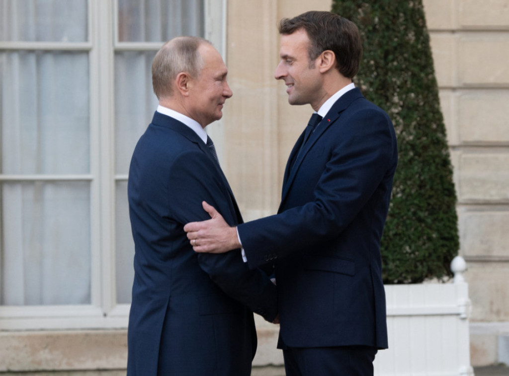 Jelisejska palata pozdravila spremnost Putina za razgovor sa Makronom