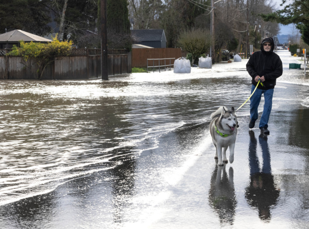 Meteo-Frans: Francuska stavljena pod crveno upozorenje na poplave do srede