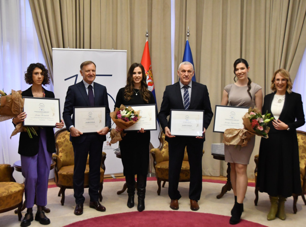 Balint uručio nagradu "Za žene u nauci" Milici Martinović, Jelici Milošević, Ani Savović...