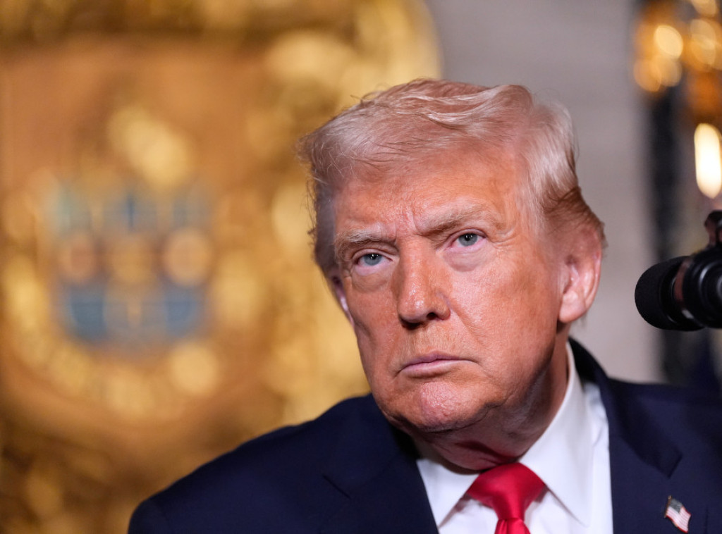 Objavljeni mejlovi: Tramp putovao Epstinovim avionom najmanje osam puta