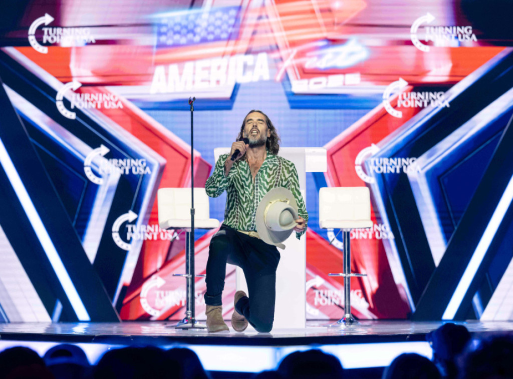 Komičar i glumac Rasel Brend optužen po još dve tačke za silovanje i seksualni napad