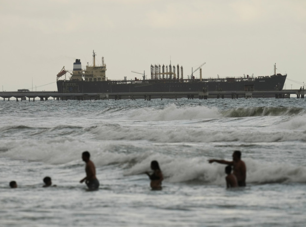Državna naftna kompanija Venecuele počela da puni tankere sirovom naftom i mazutom