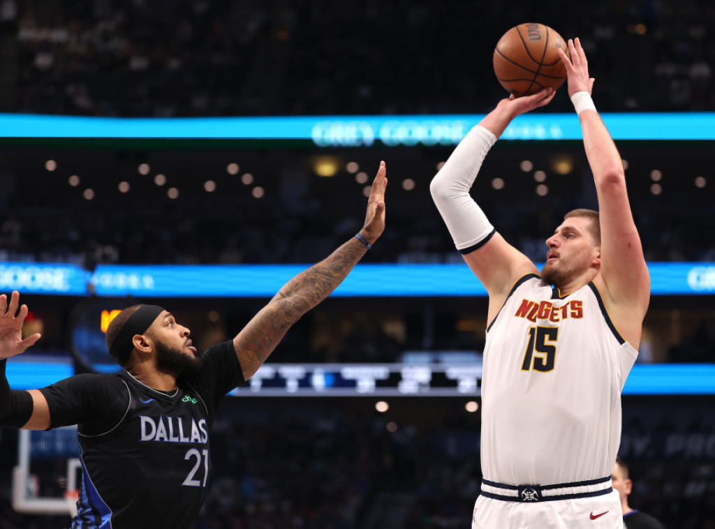 Srpski košarkaš Nikola Jokić postigao 29 poena u porazu Denvera u Dalasu