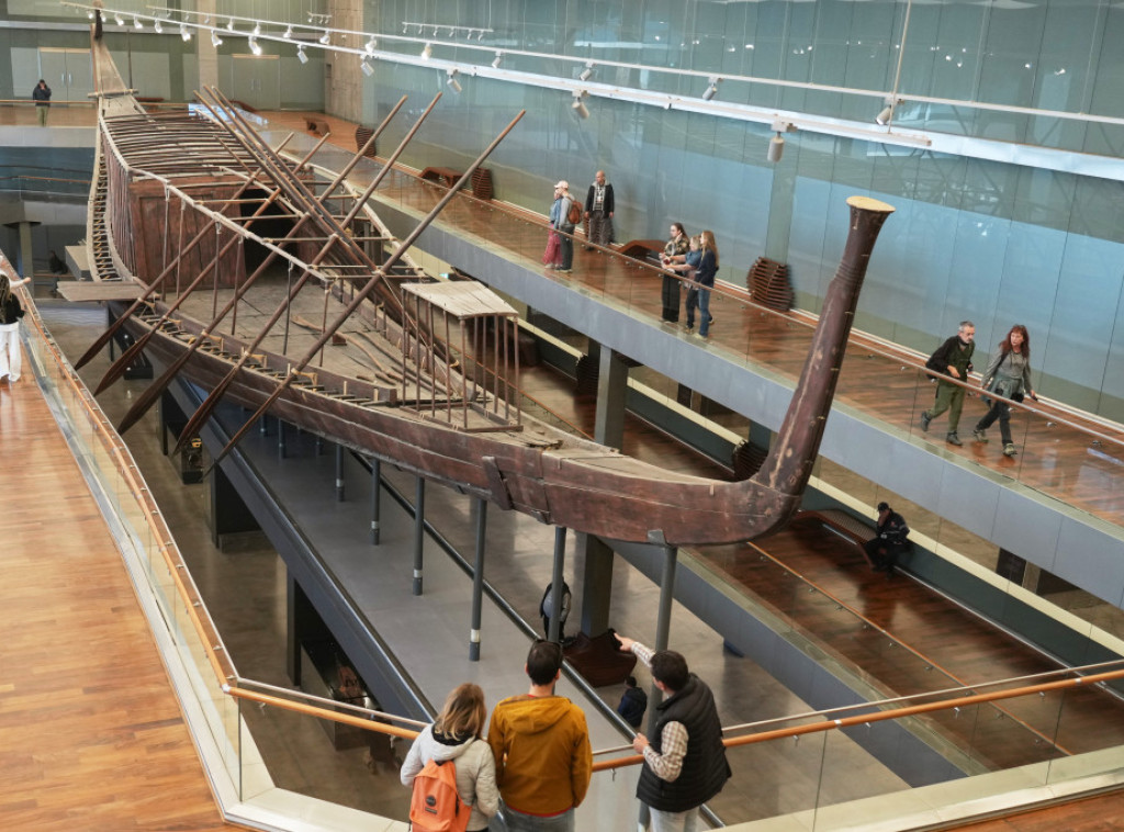 Čamac egipatskog faraona javno se sastavlja u Velikom egipatskom muzeju