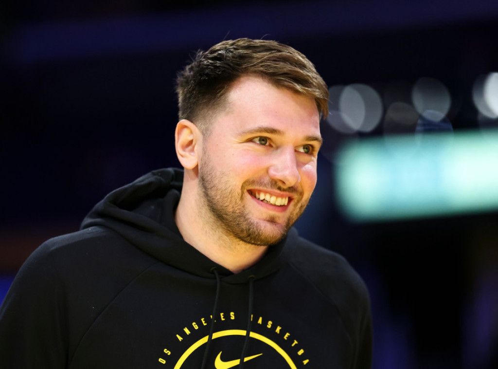 Košarkaš LA Lejkersa Luka Dončić spreman za meč protiv Hjustona
