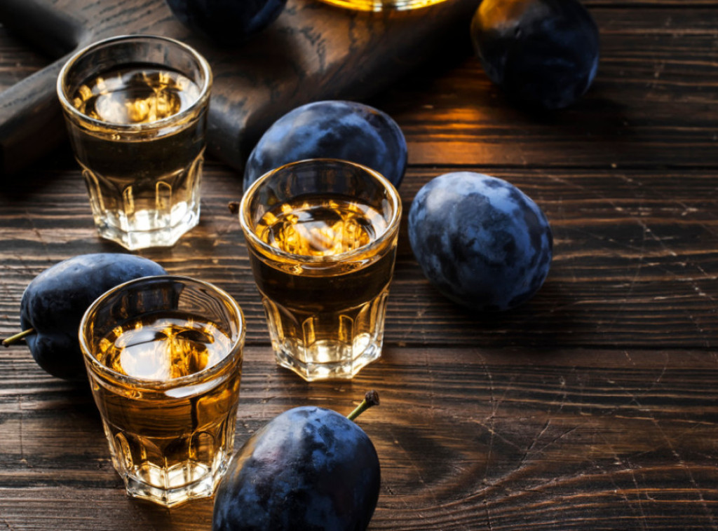 Studija: Potrošnja domaće rakije u Bugarskoj i dalje opada, generacija Z ne pije