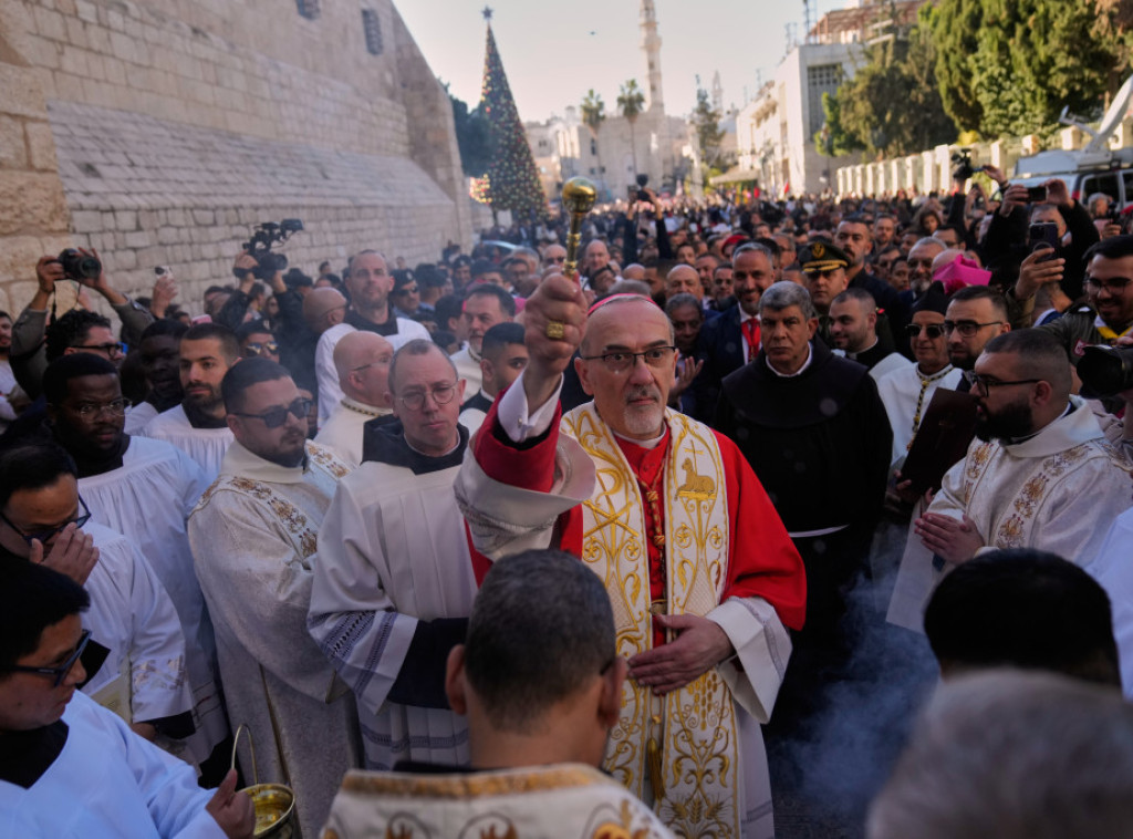 Hiljade ljudi proslavile Badnje veče u Vitlejemu prvi put od 2022. godine