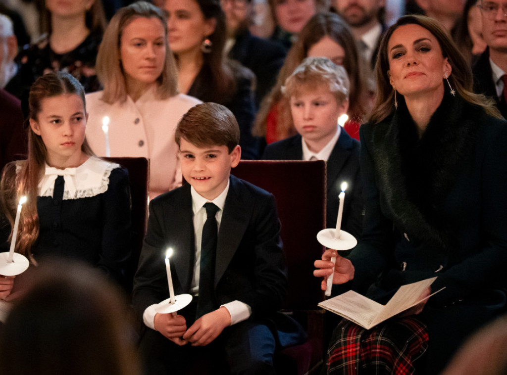 Princeza od Velsa sa kćerkom Šarlot izvela duet na klaviru na Božićnom koncertu